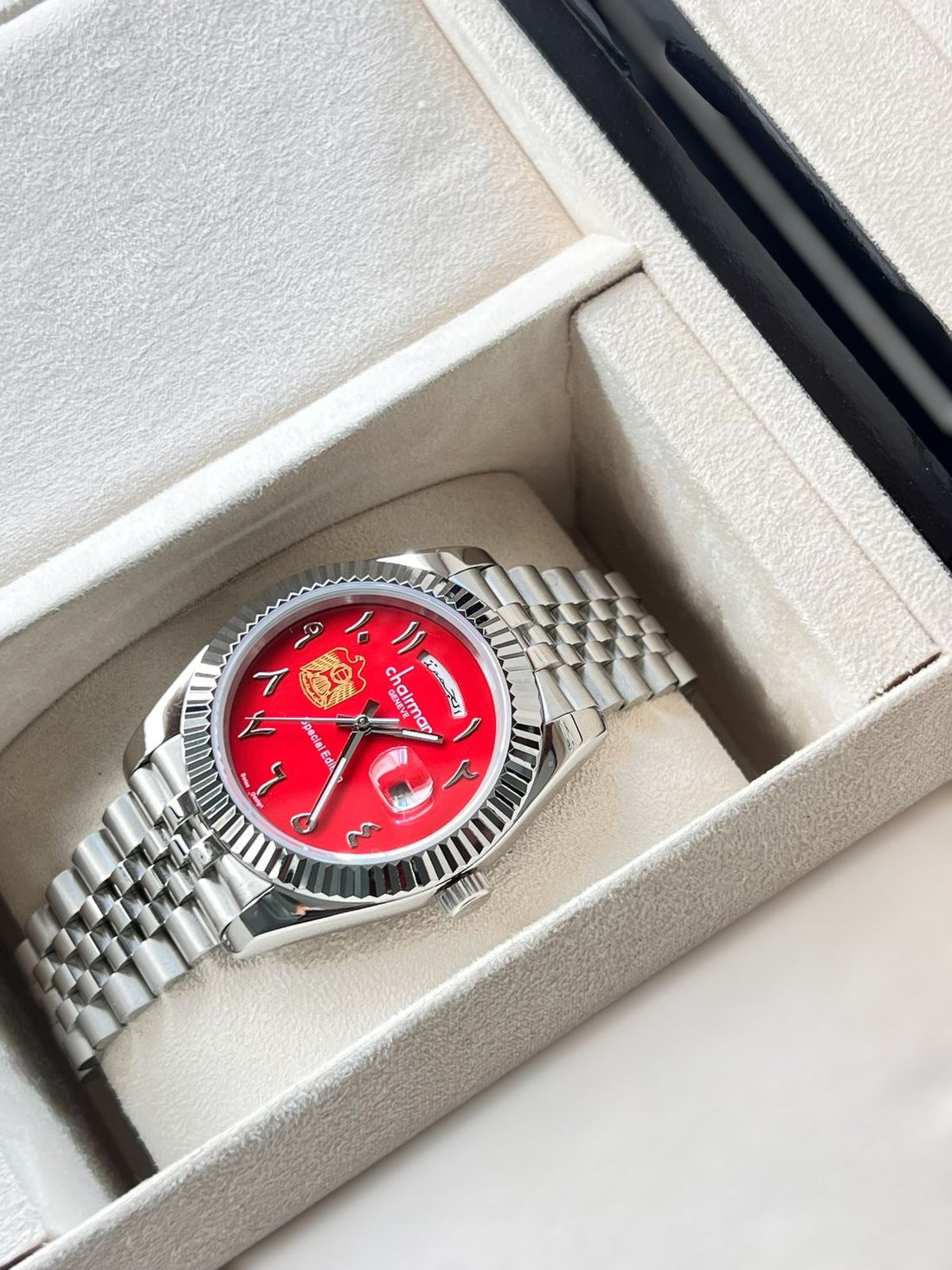 UAE Emblem Chairman Geneve Day And Dated Red Dial Silver Chain Gents Watch